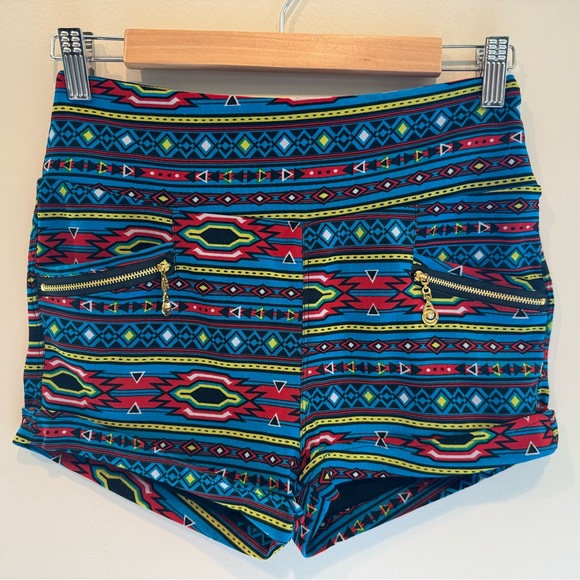 j & k Pants - Funky Print Shorts Size Small